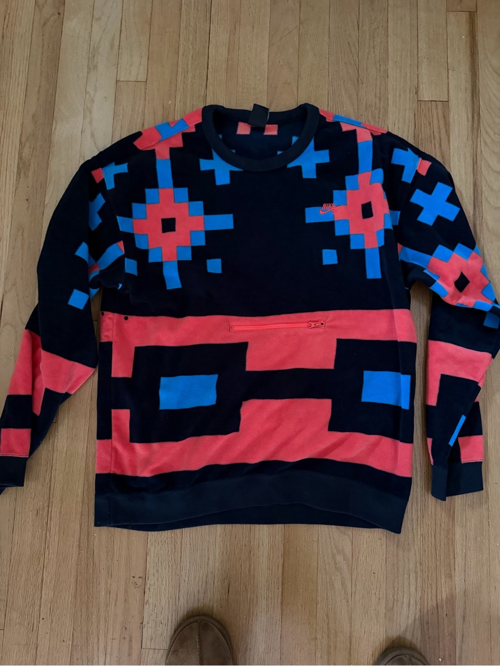Nike SB Men’s Black Geometric Crewneck Sweater - Red & Blue